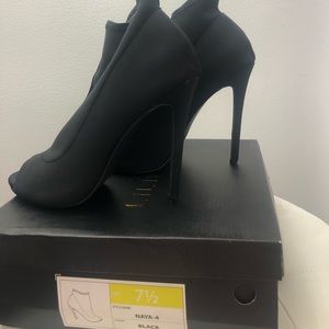 Black scuba dive material shoe booties